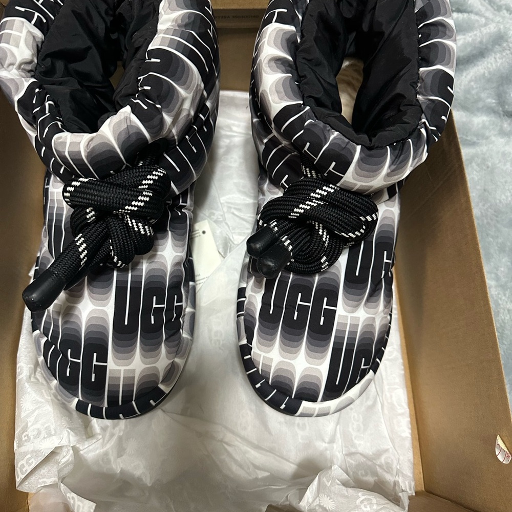 CLOSET CLOSING UGG Puffer Booties - Picture 5 of 10